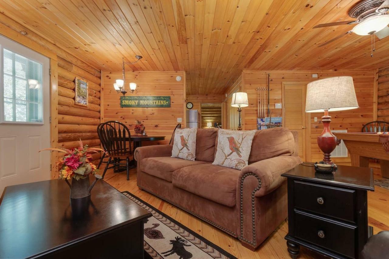 Вілла Log Cabin! 1Mile From The Action! Private Lane! Hot Tub! Pool Table! Піджен-Фордж Екстер'єр фото
